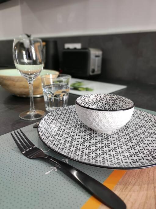 Cocon De Charline - Charme Et Elegance Dans Le Centre Apartment Montauban Exterior photo